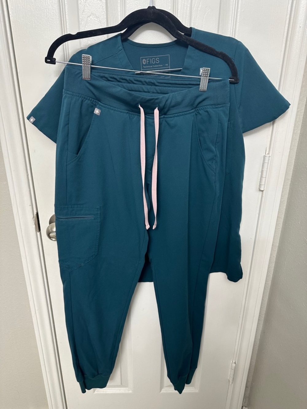 FIGS Zamora Jogger Set, Top XS, Bottoms S - Picture 2 of 4